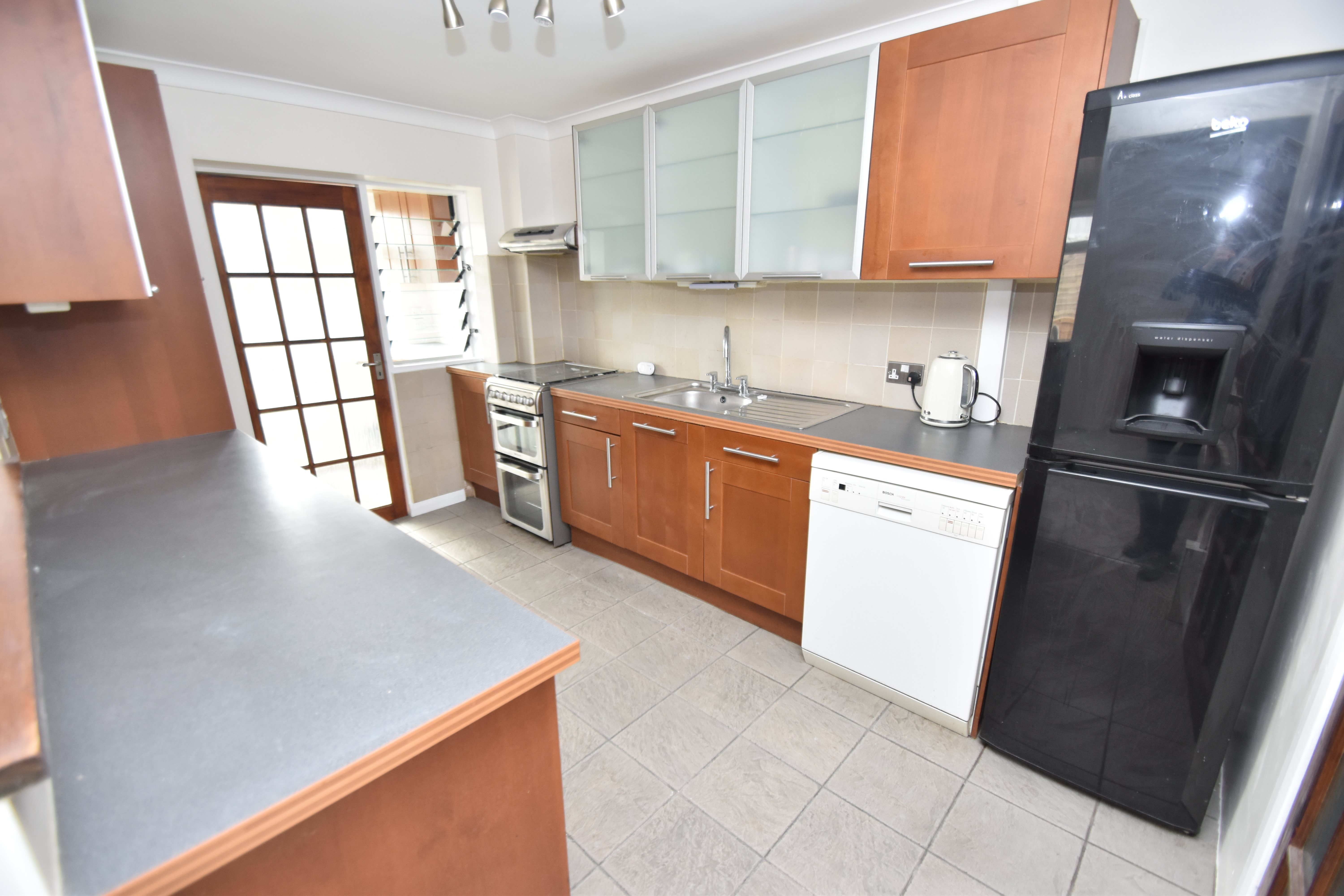 3 bed house to rent in Queenwood, Penylan  - Property Image 7