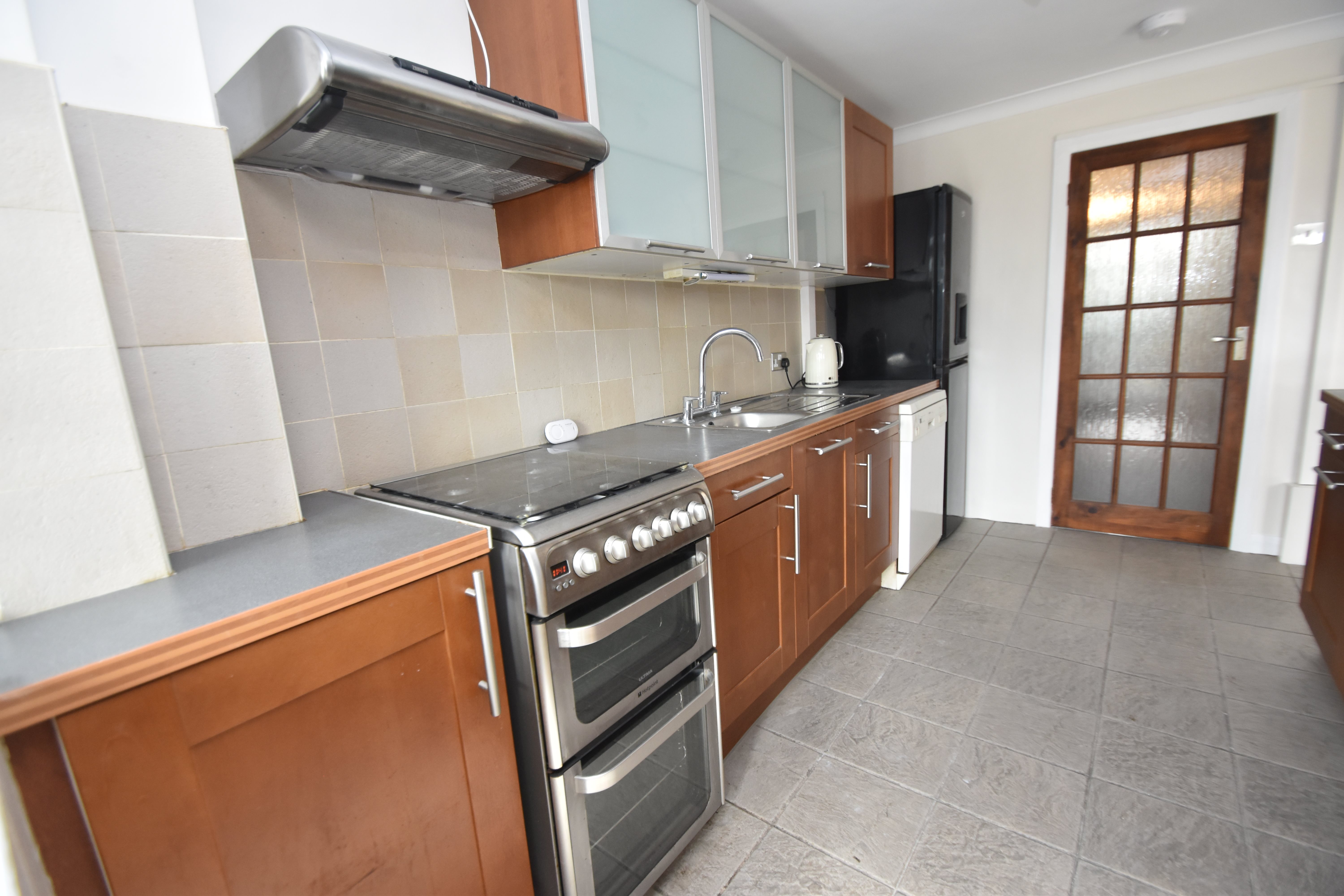 3 bed house to rent in Queenwood, Penylan  - Property Image 2