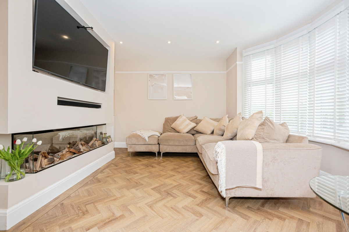 5 bed semi-detached house for sale in Lower Higham Road, Gravesend  - Property Image 2