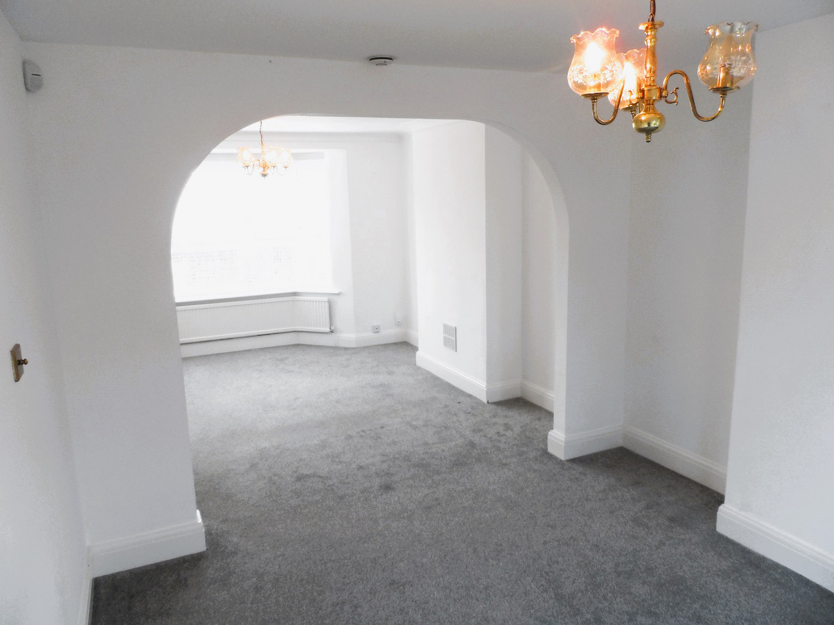 3 bed terraced house to rent in Hunters Way, Gillingham  - Property Image 2