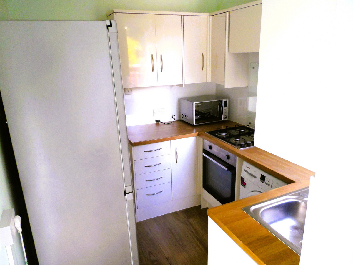 3 bed terraced house to rent in Hunters Way, Gillingham  - Property Image 7