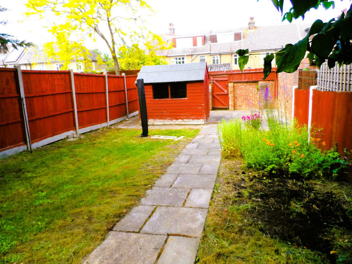3 bed terraced house to rent in Hunters Way, Gillingham  - Property Image 9