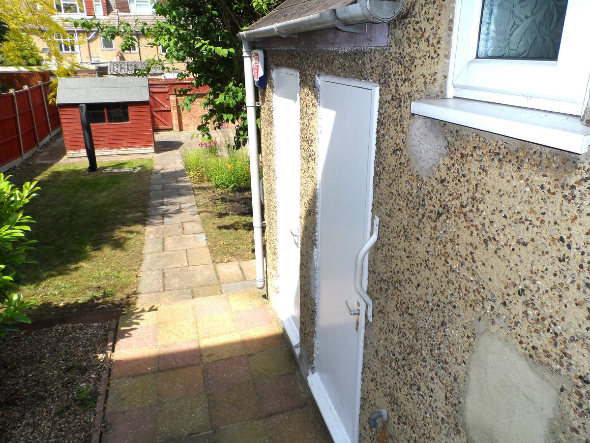 3 bed terraced house to rent in Hunters Way, Gillingham  - Property Image 10