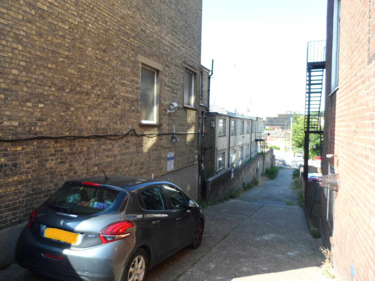  for sale in New Road Avenue, Chatham  - Property Image 4