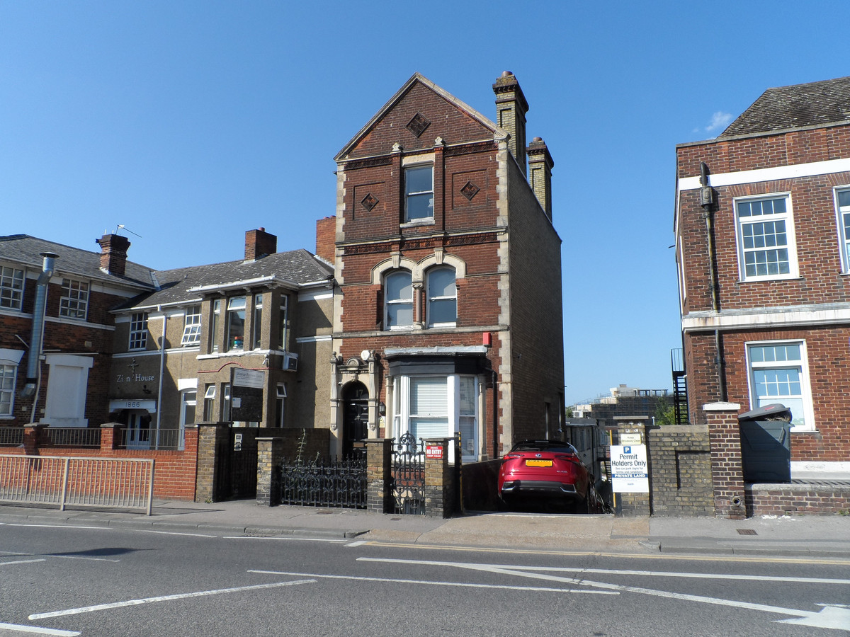  for sale in New Road Avenue, Chatham  - Property Image 3