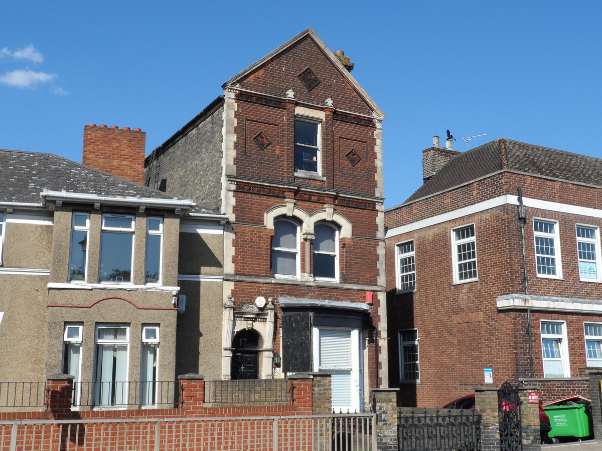  for sale in New Road Avenue, Chatham  - Property Image 2