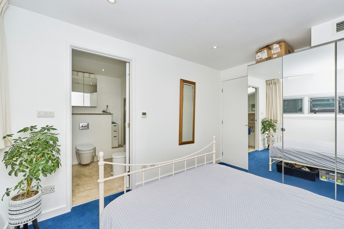 2 bed house boat for sale in 3 Panther Quay, Kingston upon Thames KT1 4BU 10