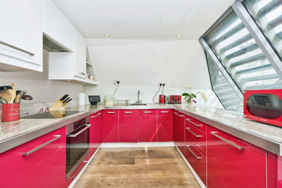 2 bed house boat for sale in 3 Panther Quay, Kingston upon Thames KT1 4BU 2