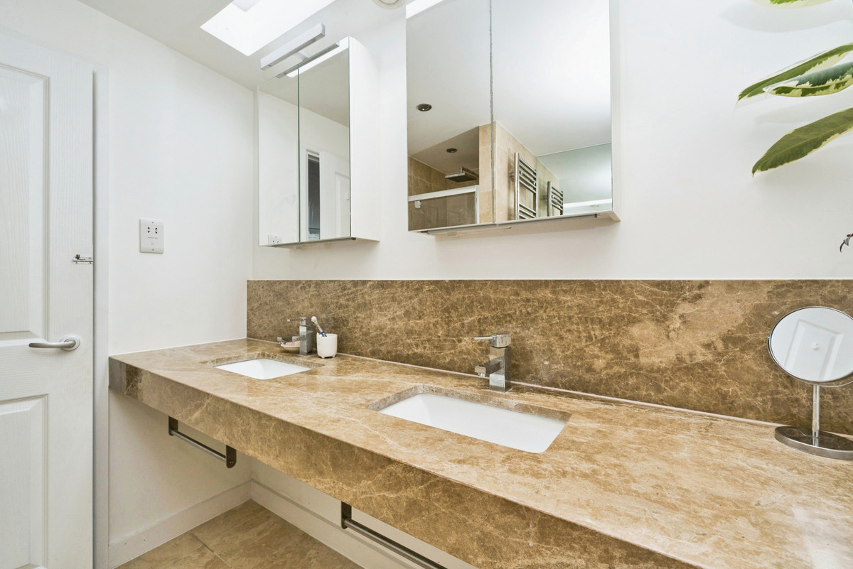 2 bed house boat for sale in 3 Panther Quay, Kingston upon Thames KT1 4BU 12