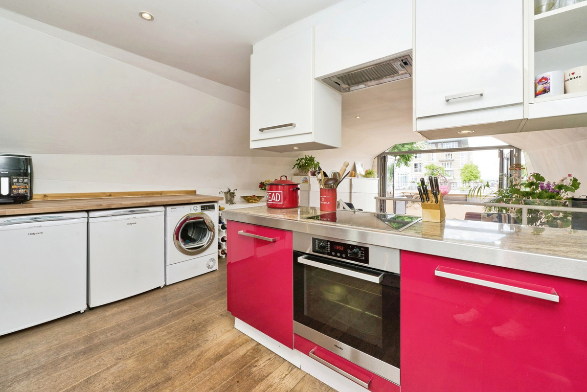 2 bed house boat for sale in 3 Panther Quay, Kingston upon Thames KT1 4BU 3
