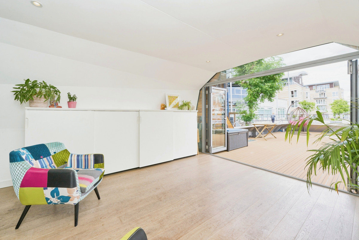 2 bed house boat for sale in Panther Quay, Kingston upon Thames  - Property Image 9