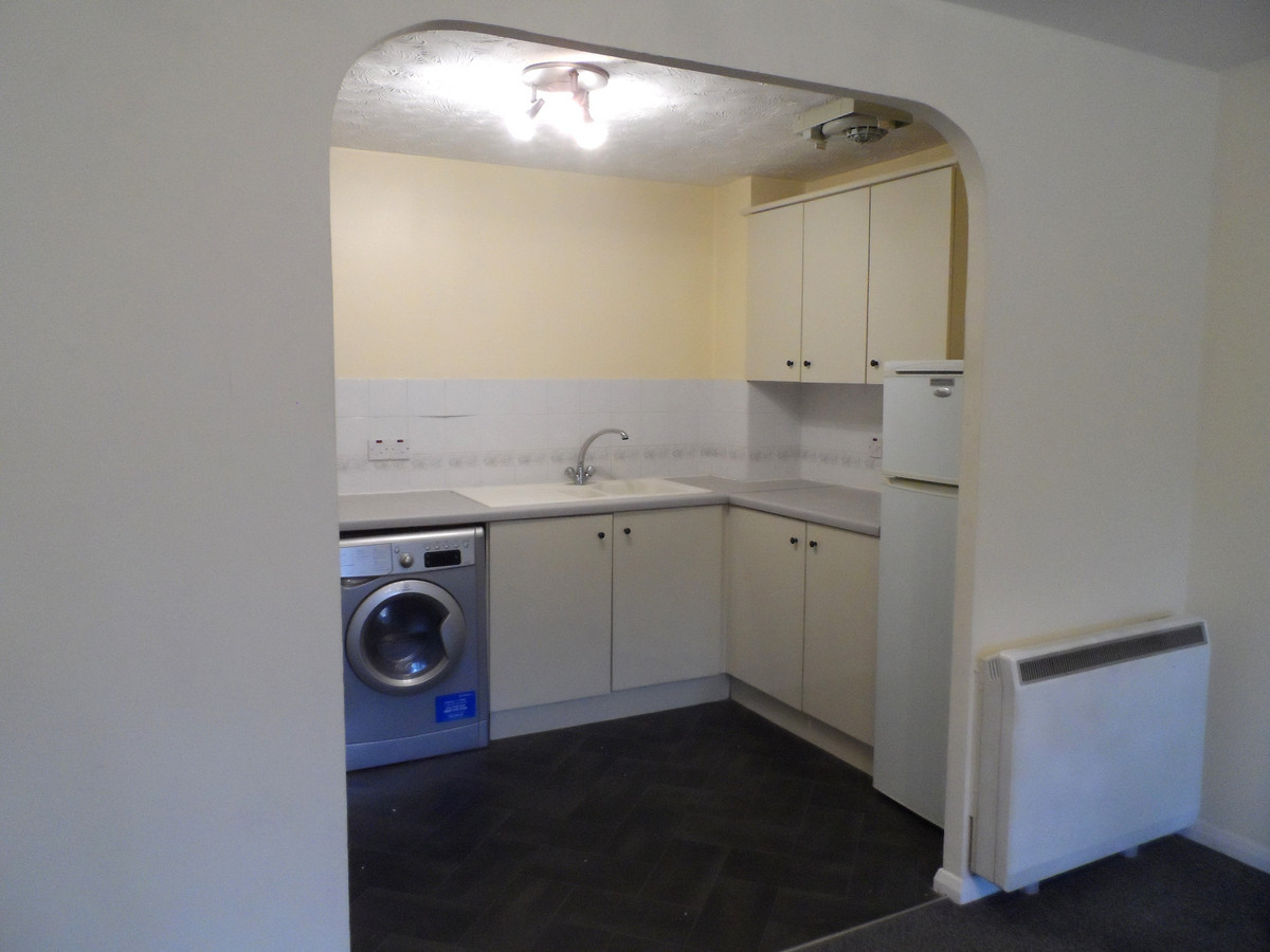 1 bed apartment for sale in Darwin Court Gravel Walk, Rochester  - Property Image 4