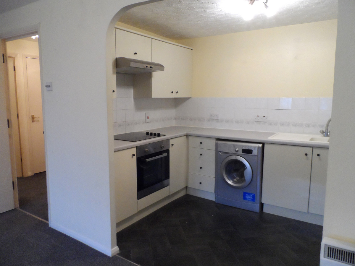 1 bed apartment for sale in Darwin Court Gravel Walk, Rochester  - Property Image 3