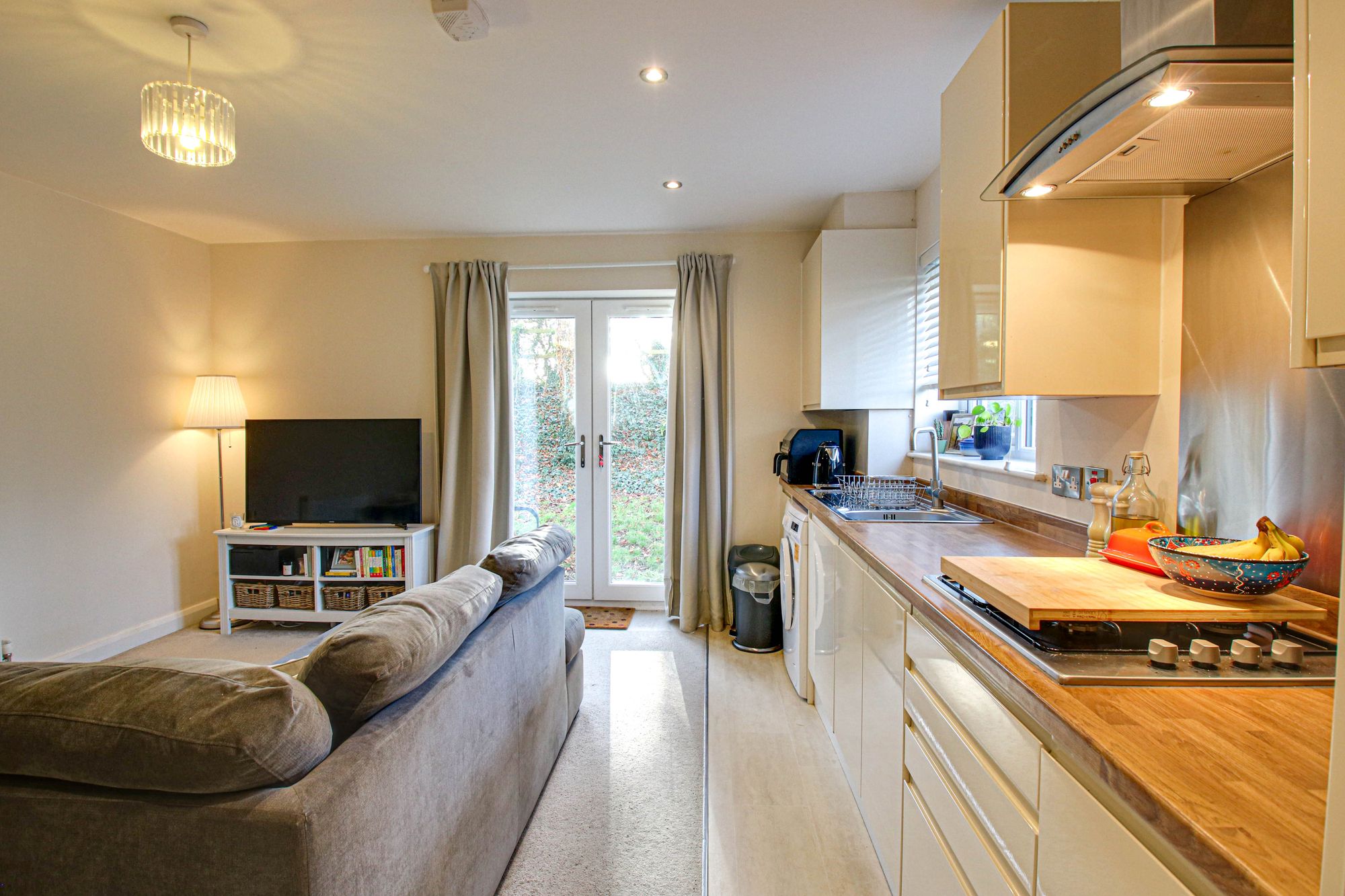 2 bed ground floor flat for sale in Glazebrook Meadows, Glazebrook, WA3  - Property Image 8