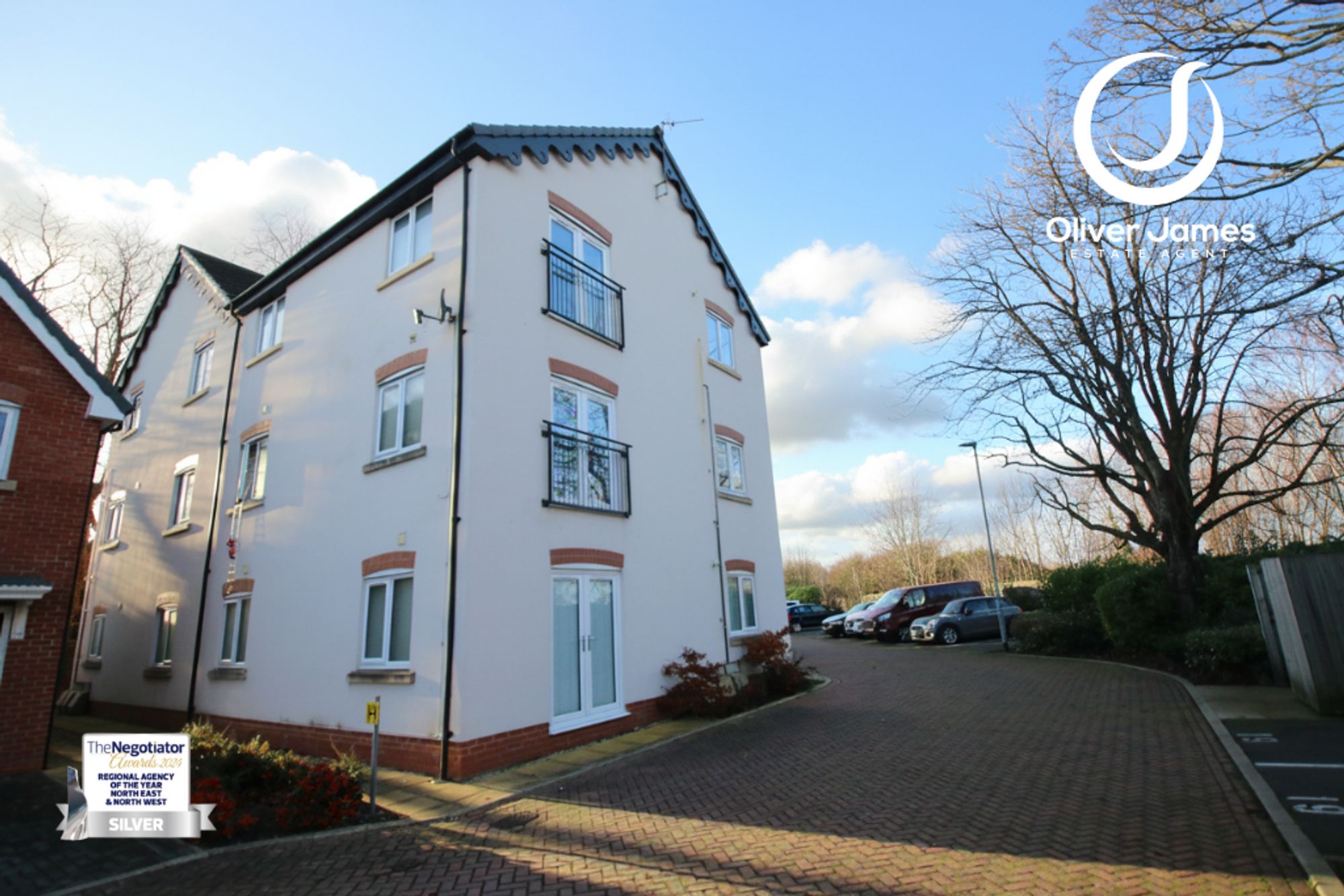 2 bed ground floor flat for sale in Glazebrook Meadows, Glazebrook, WA3