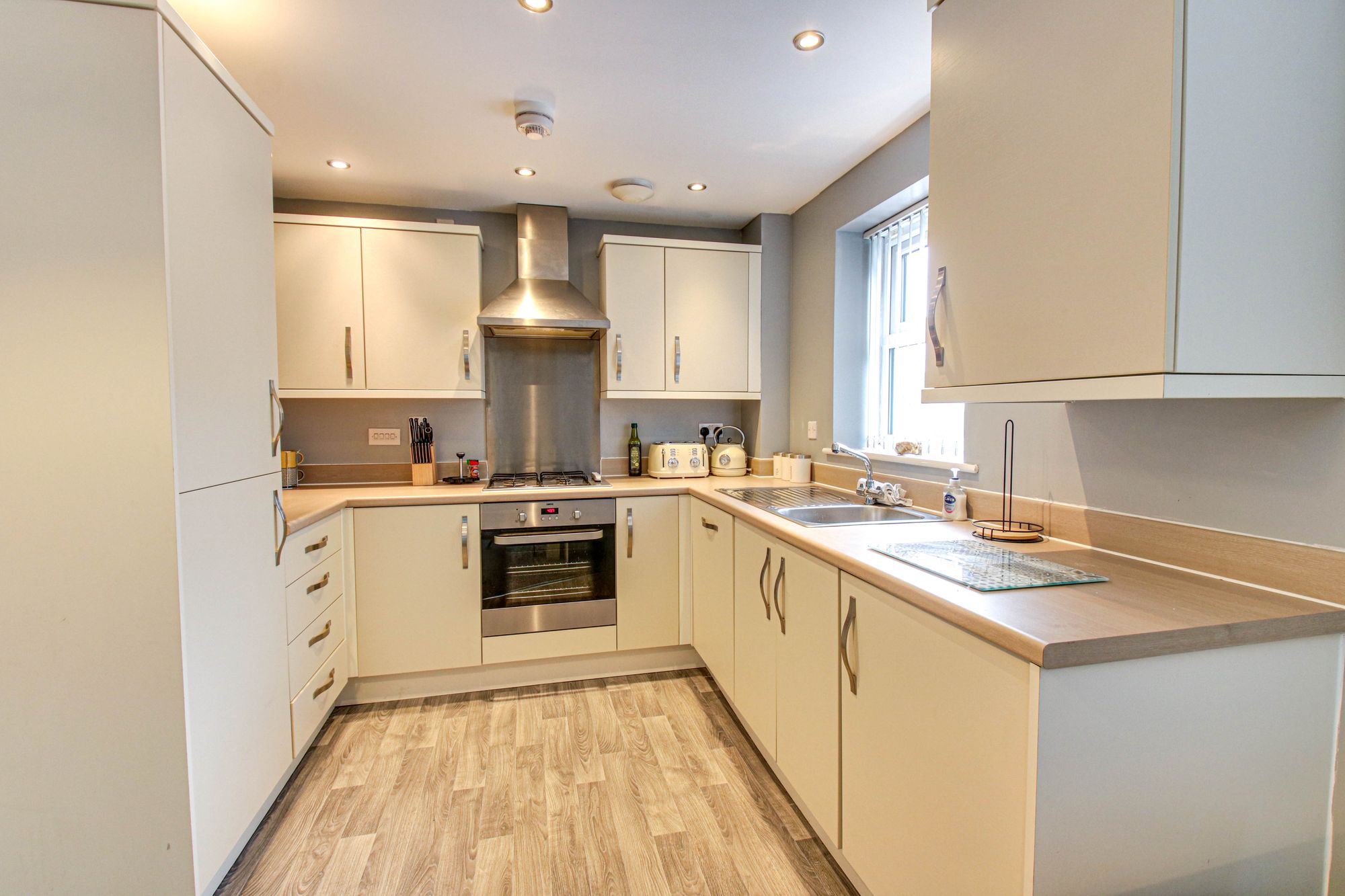 2 bed ground floor flat for sale in Roseway Avenue, Manchester  - Property Image 3