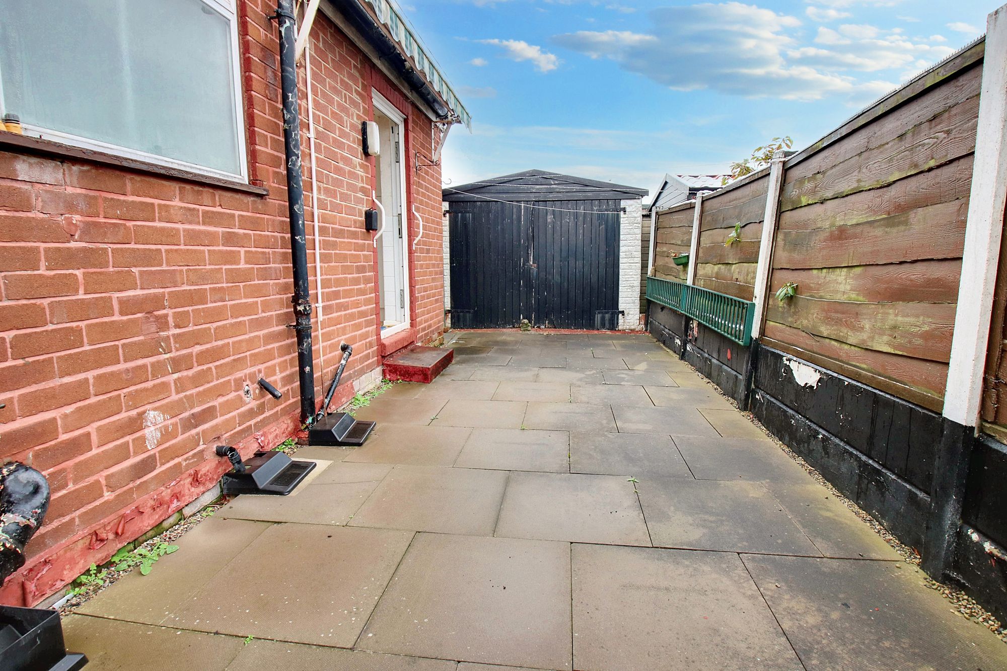 3 bed semi-detached bungalow for sale in Sunningdale Drive, Manchester  - Property Image 14