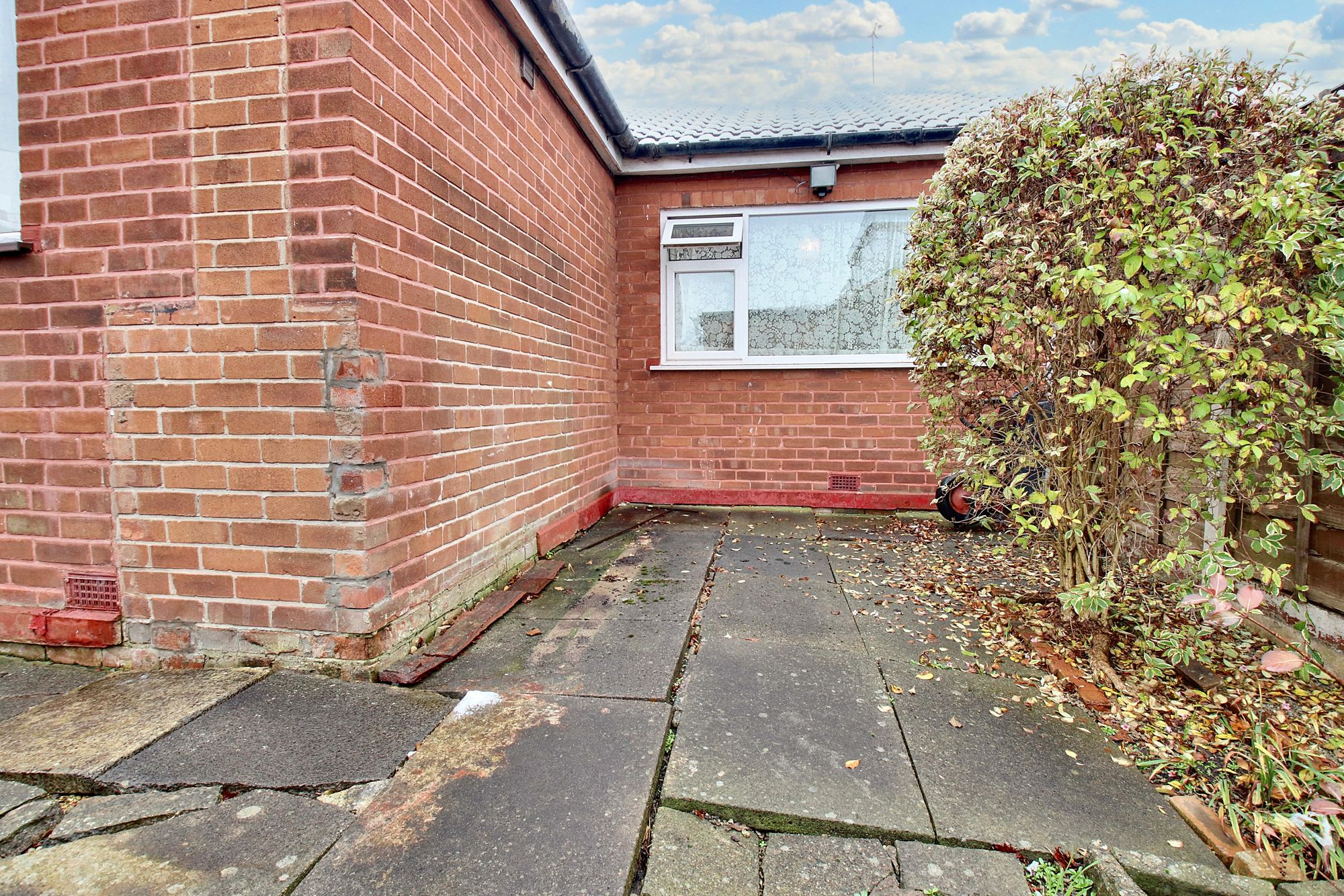 3 bed semi-detached bungalow for sale in Sunningdale Drive, Manchester  - Property Image 12