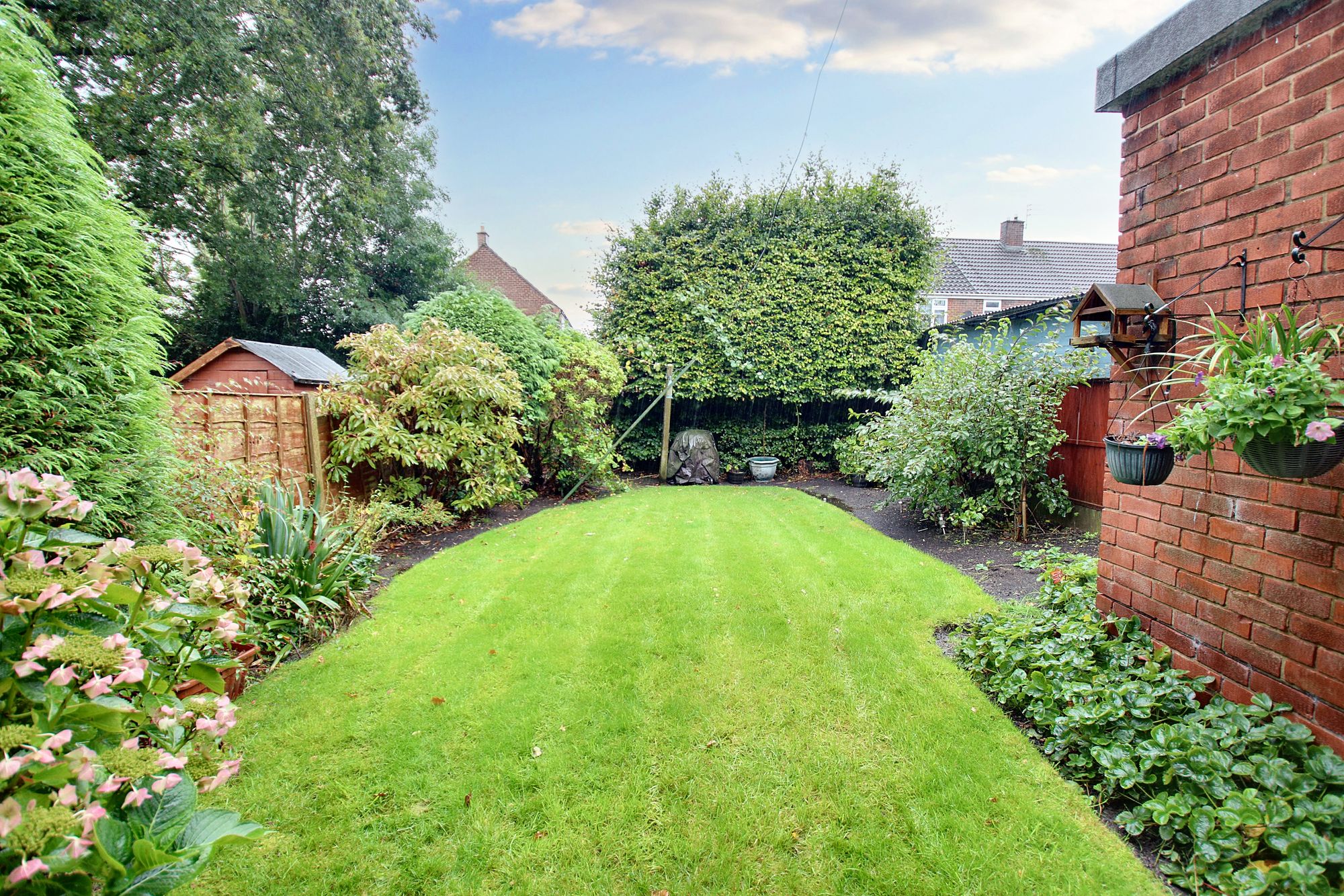 3 bed mid-terraced house to rent in Buckingham Road, Cadishead, M44 11