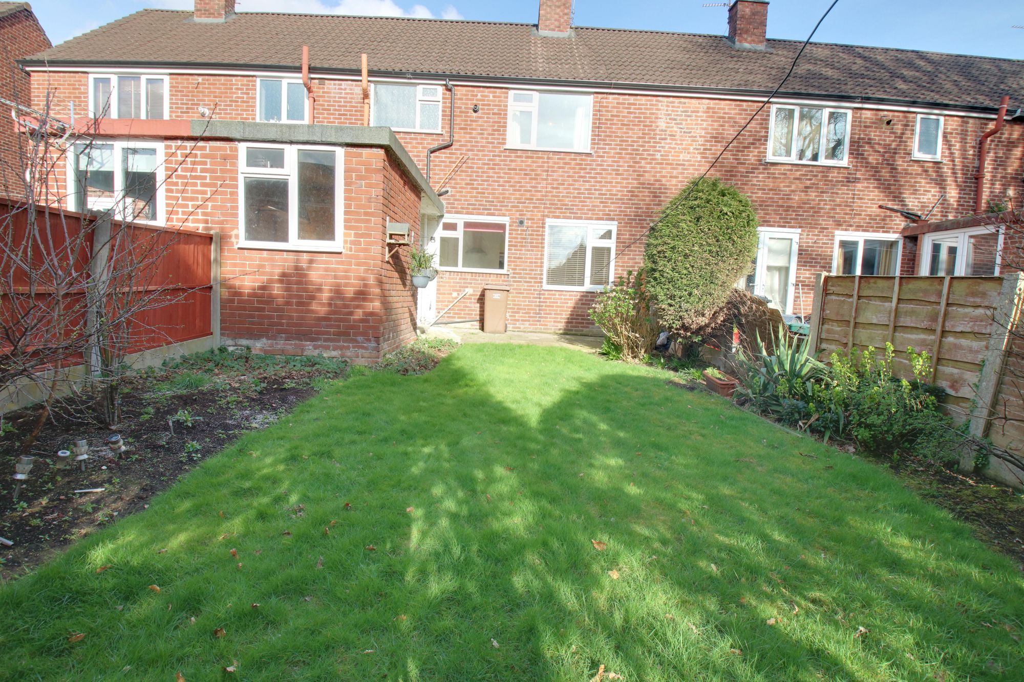 3 bed mid-terraced house to rent in Buckingham Road, Cadishead, M44 12