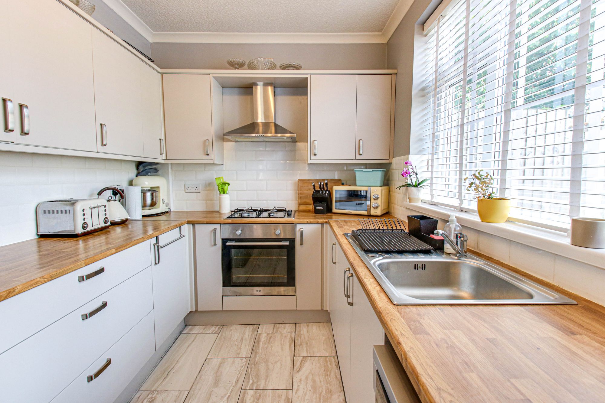 2 bed semi-detached house for sale in Oak Avenue, Manchester  - Property Image 4