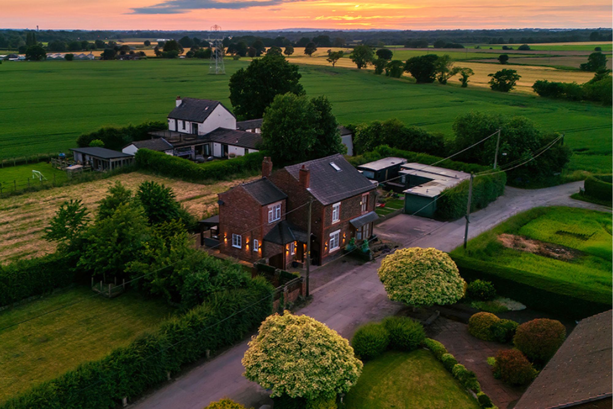 4 bed semi-detached cottage for sale in Holly Bush Lane, Warrington  - Property Image 2