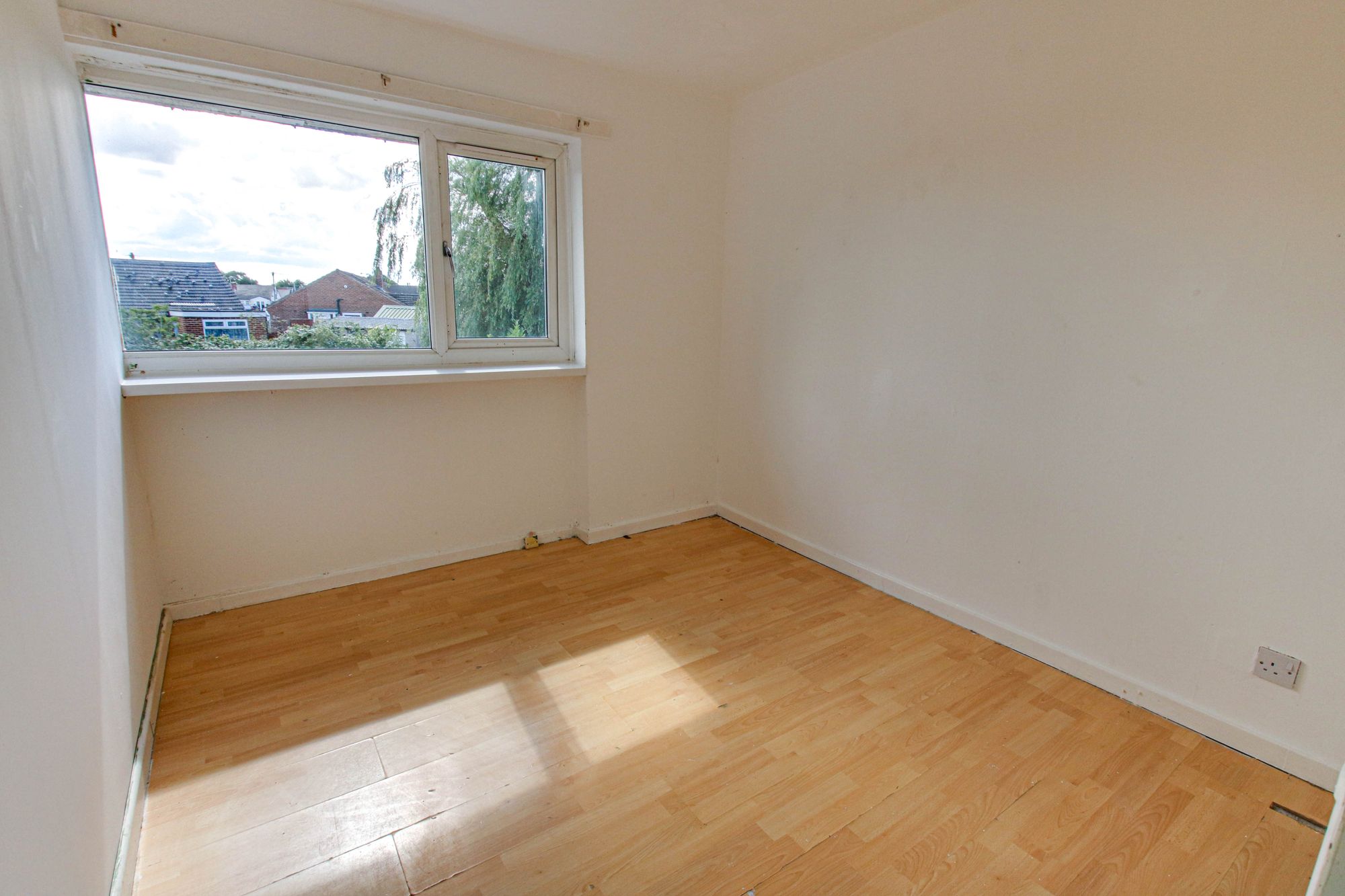 3 bed end of terrace house for sale in Linnet Drive, Manchester  - Property Image 5