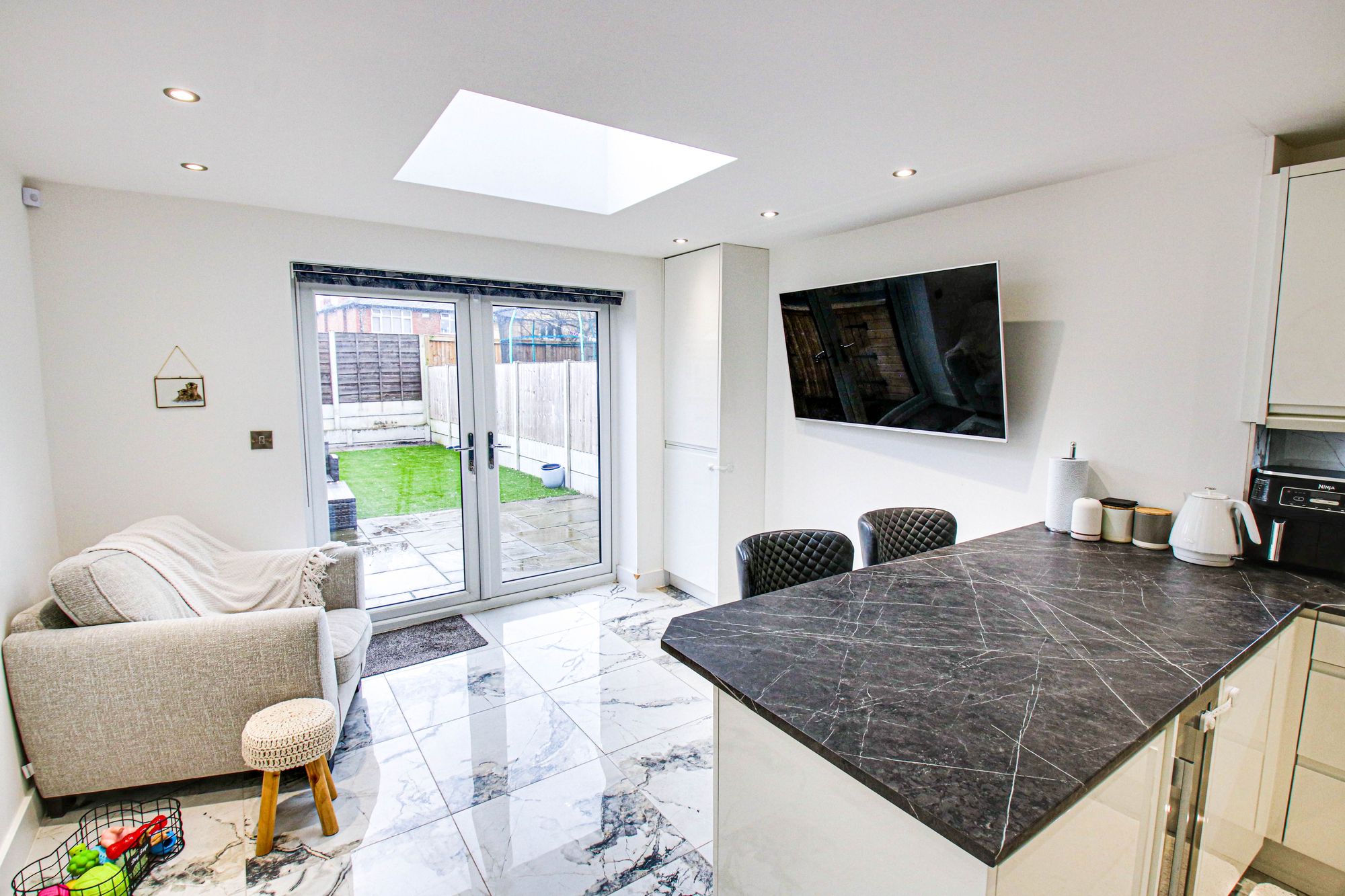 3 bed end of terrace house for sale in Chapel Road, Manchester  - Property Image 10