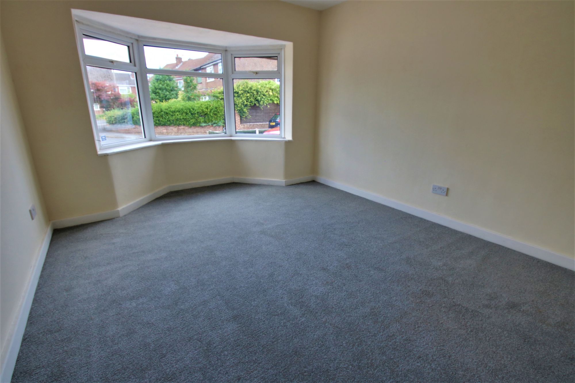 2 bed bungalow for sale in Platts Drive, Manchester  - Property Image 9