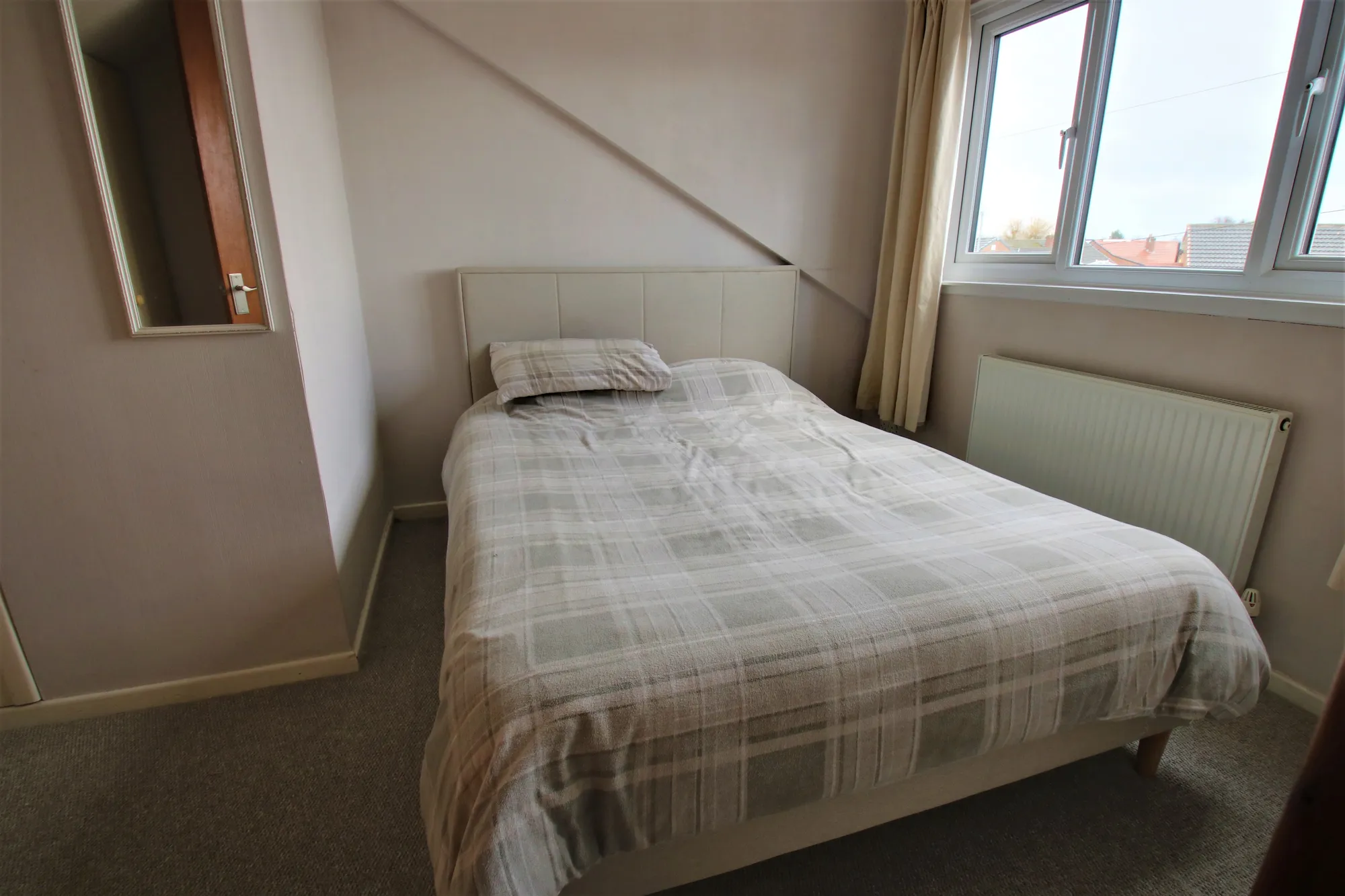 3 bed semi-detached bungalow to rent in School Lane, Irlam, M44 8