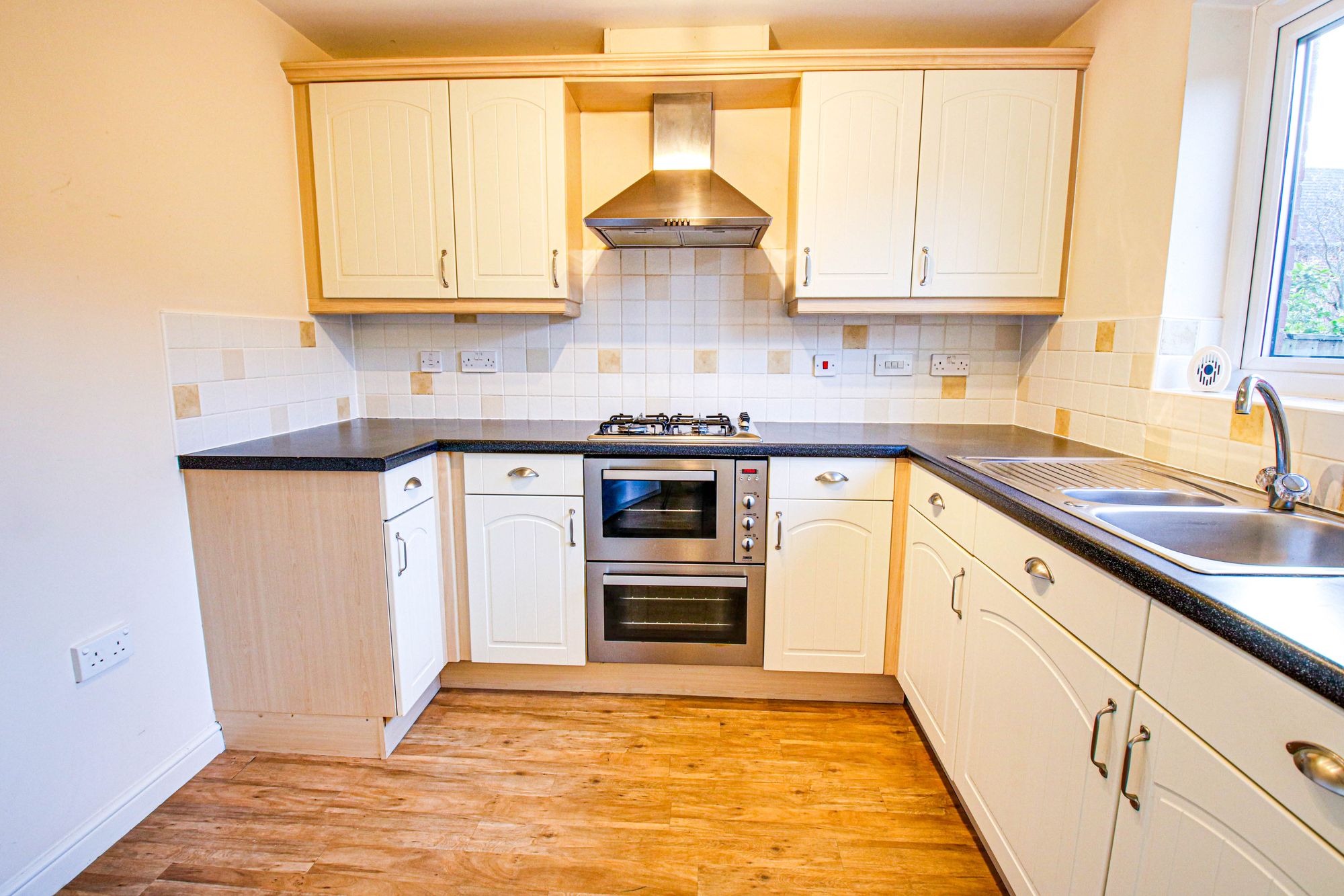 4 bed mid-terraced house for sale in Marsh Brook Close, Warrington  - Property Image 5