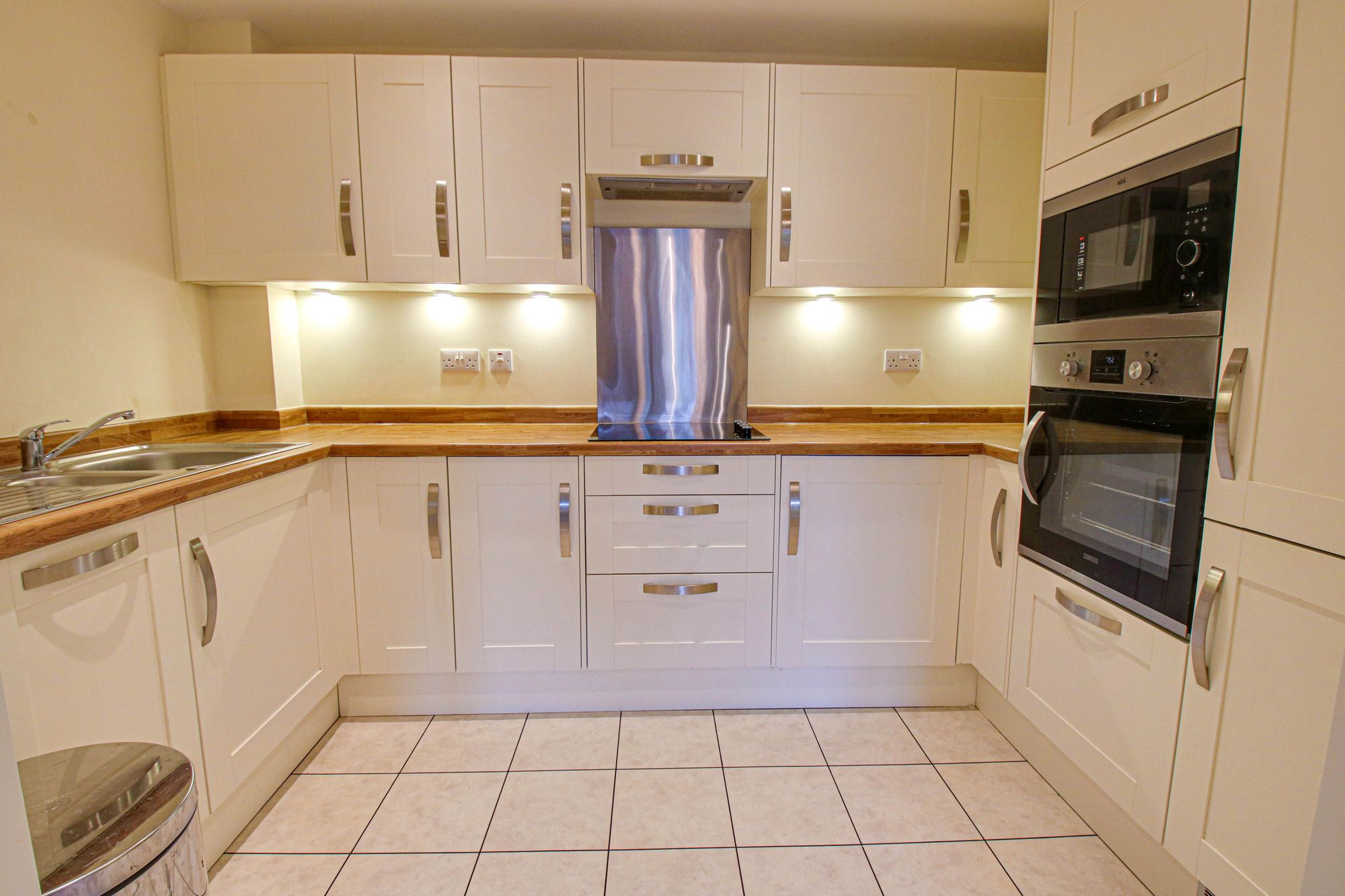 1 bed apartment for sale in Moorside Road, Manchester  - Property Image 4