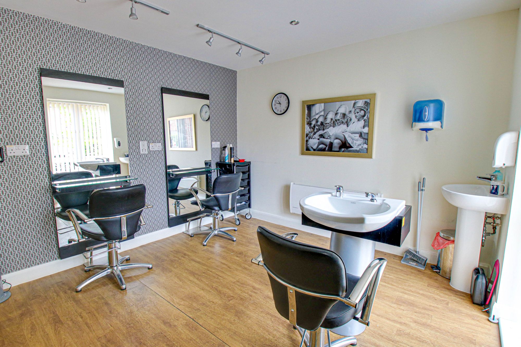 1 bed apartment for sale in Moorside Road, Manchester  - Property Image 9