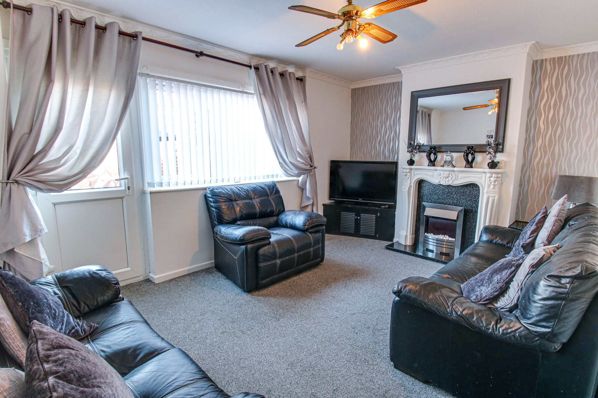 3 bed mid-terraced house for sale in Linnet Drive, Manchester  - Property Image 2