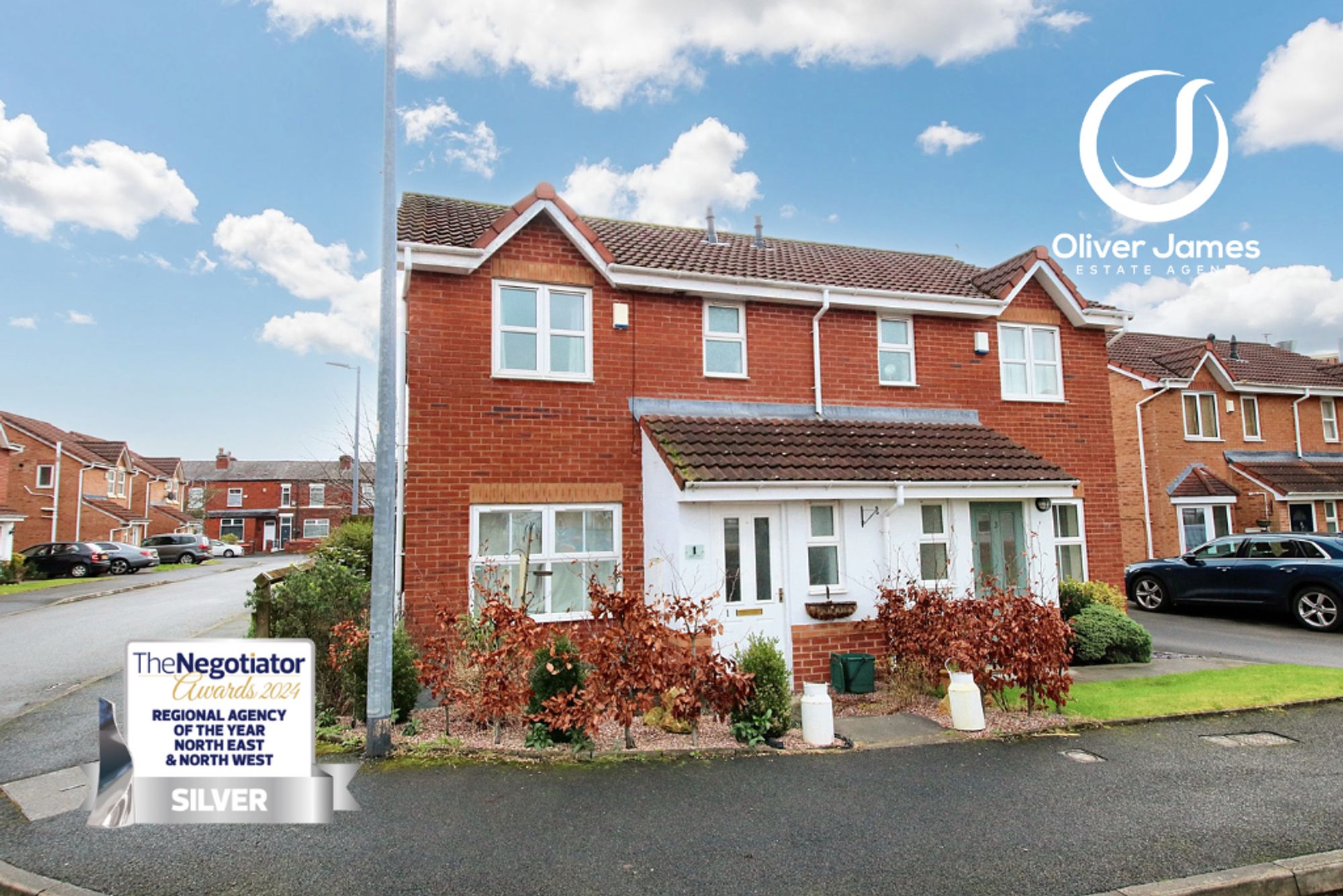 3 bed semi-detached house to rent in Henty Close, Manchester, M30