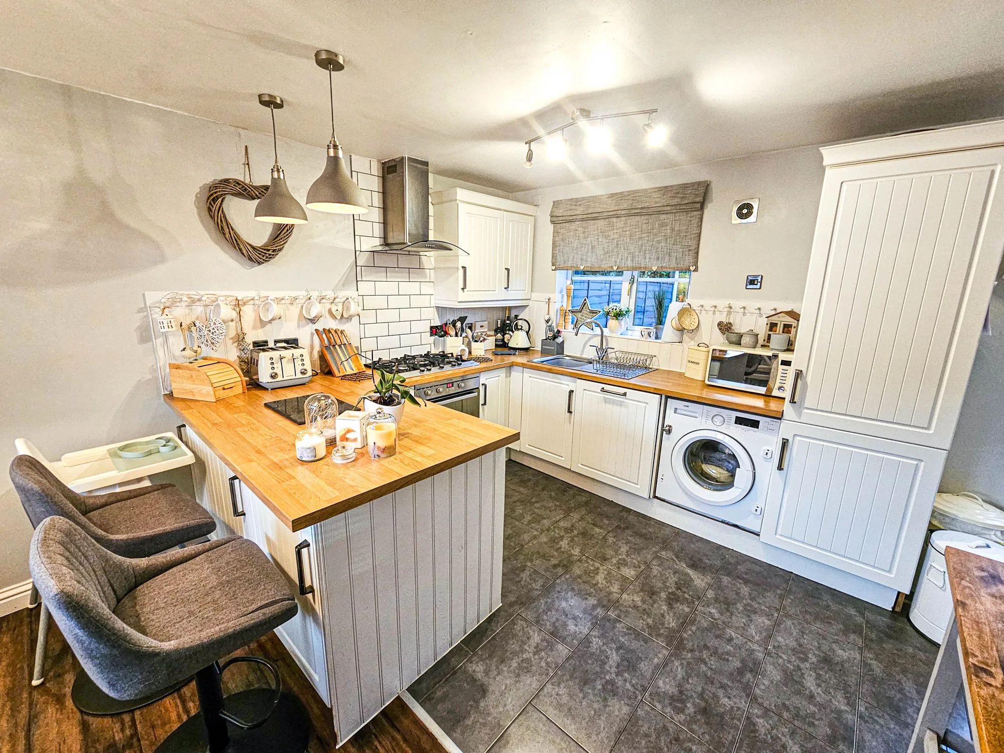 3 bed semi-detached house for sale in Ridgegreen, Manchester  - Property Image 4