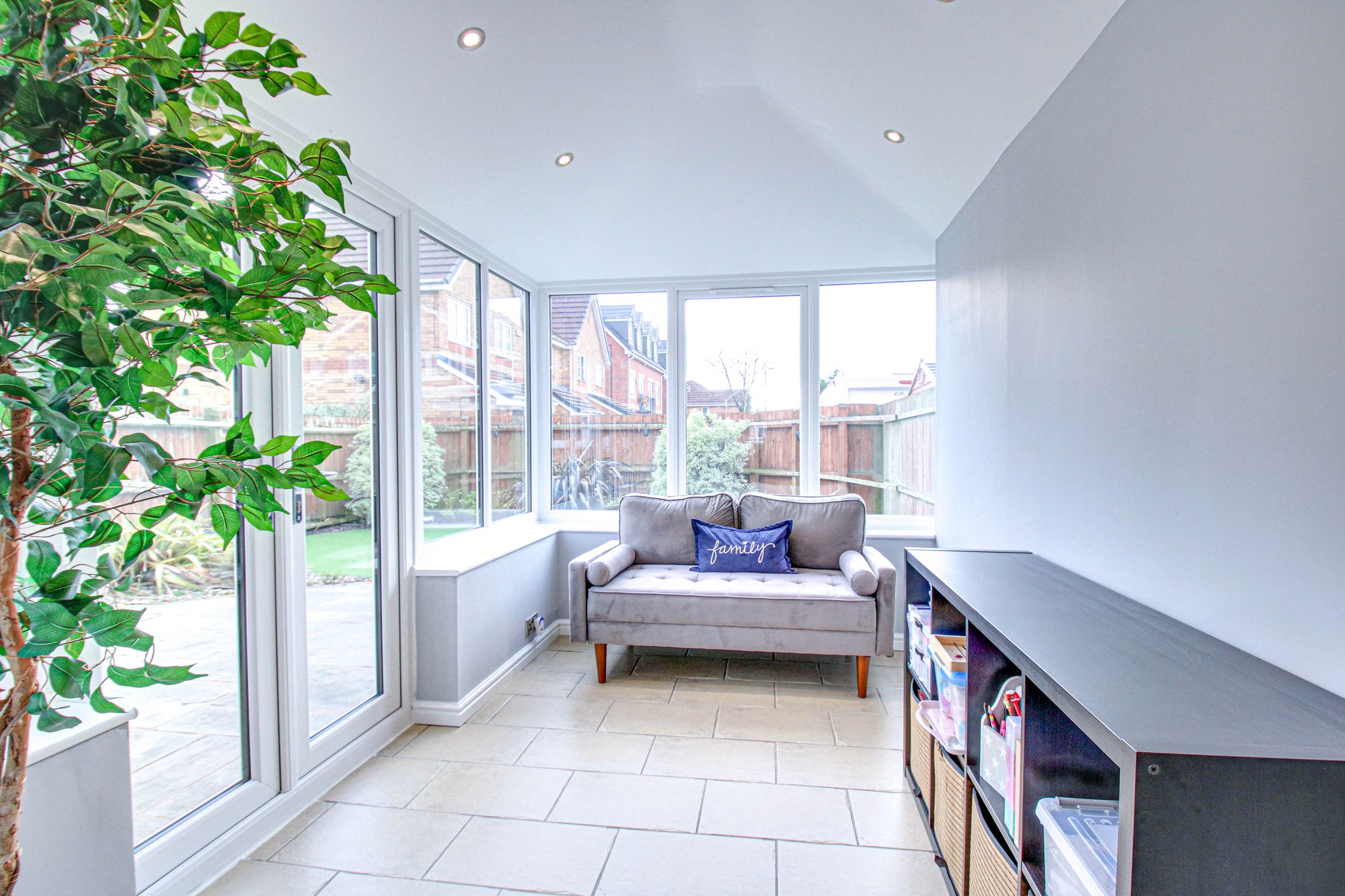 3 bed end of terrace house for sale in Stickens Lock Lane, Manchester  - Property Image 4