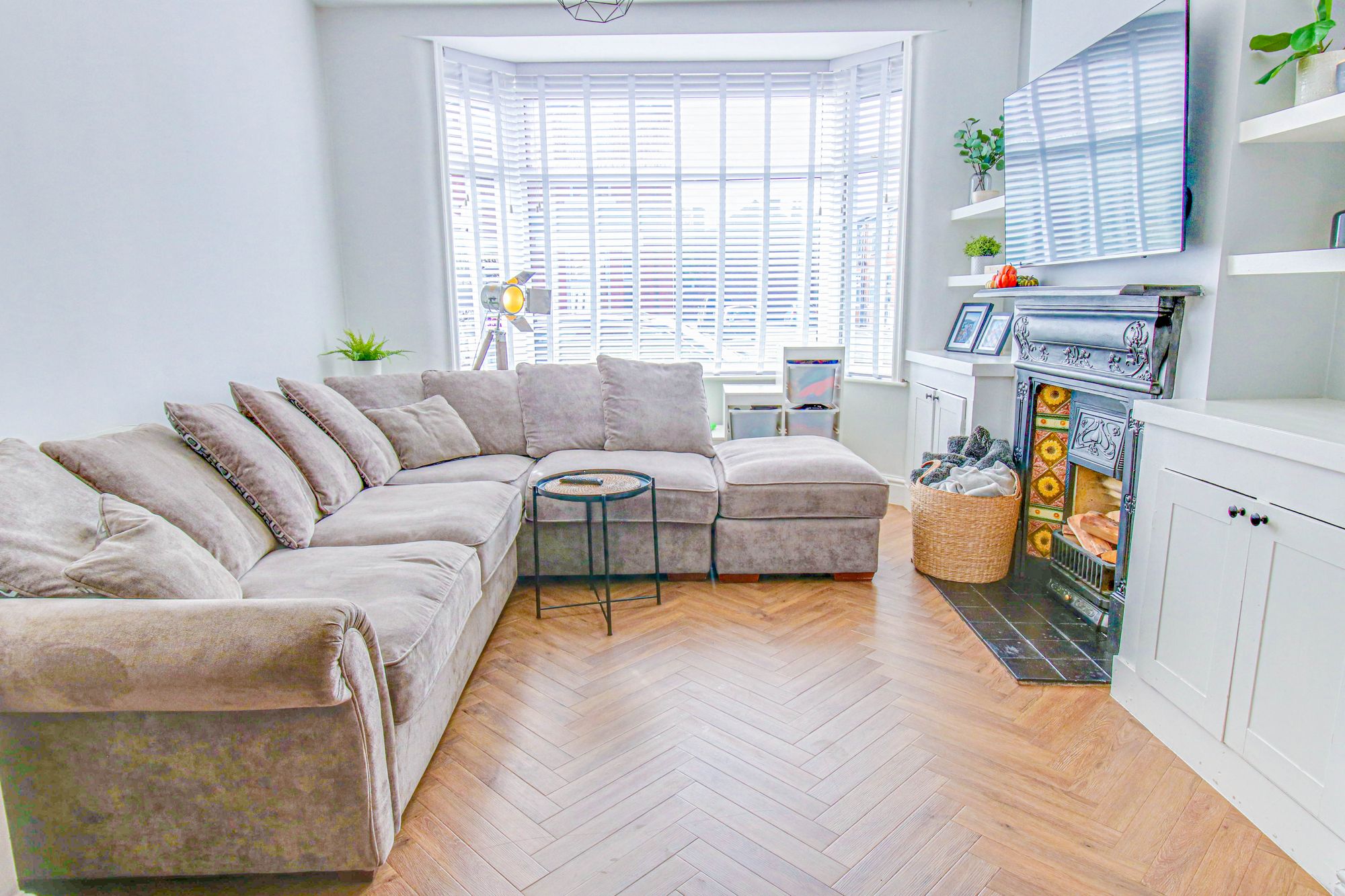 3 bed end of terrace house for sale in Dean Road, Manchester  - Property Image 2