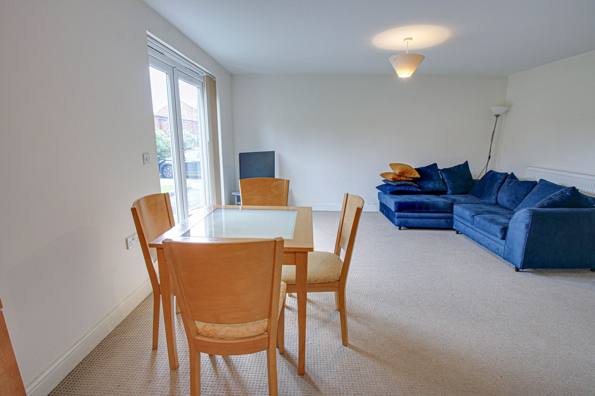 2 bed ground floor flat to rent in Dean Road, Cadishead, M44 2