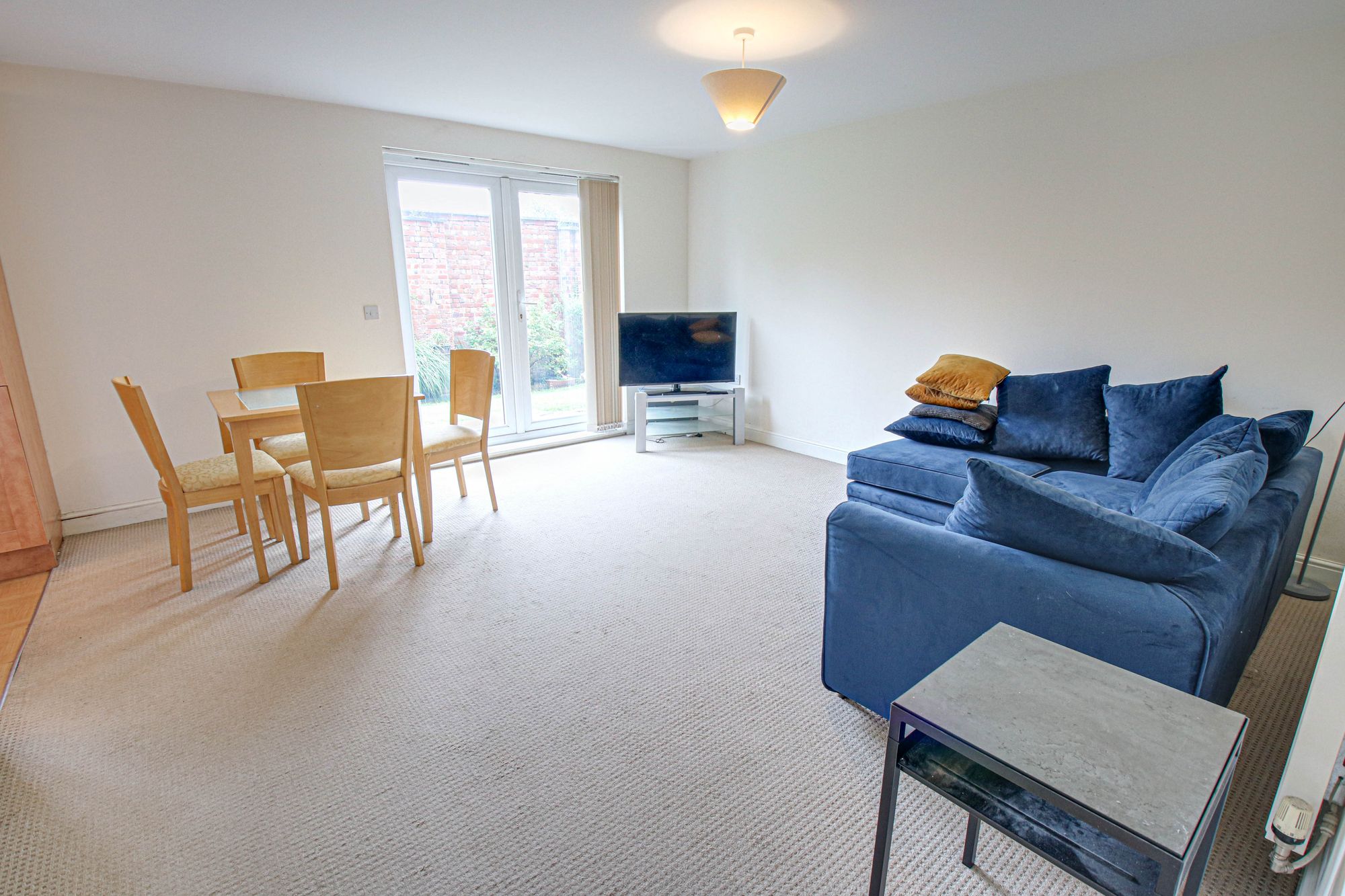 2 bed ground floor flat to rent in Dean Road, Manchester  - Property Image 2