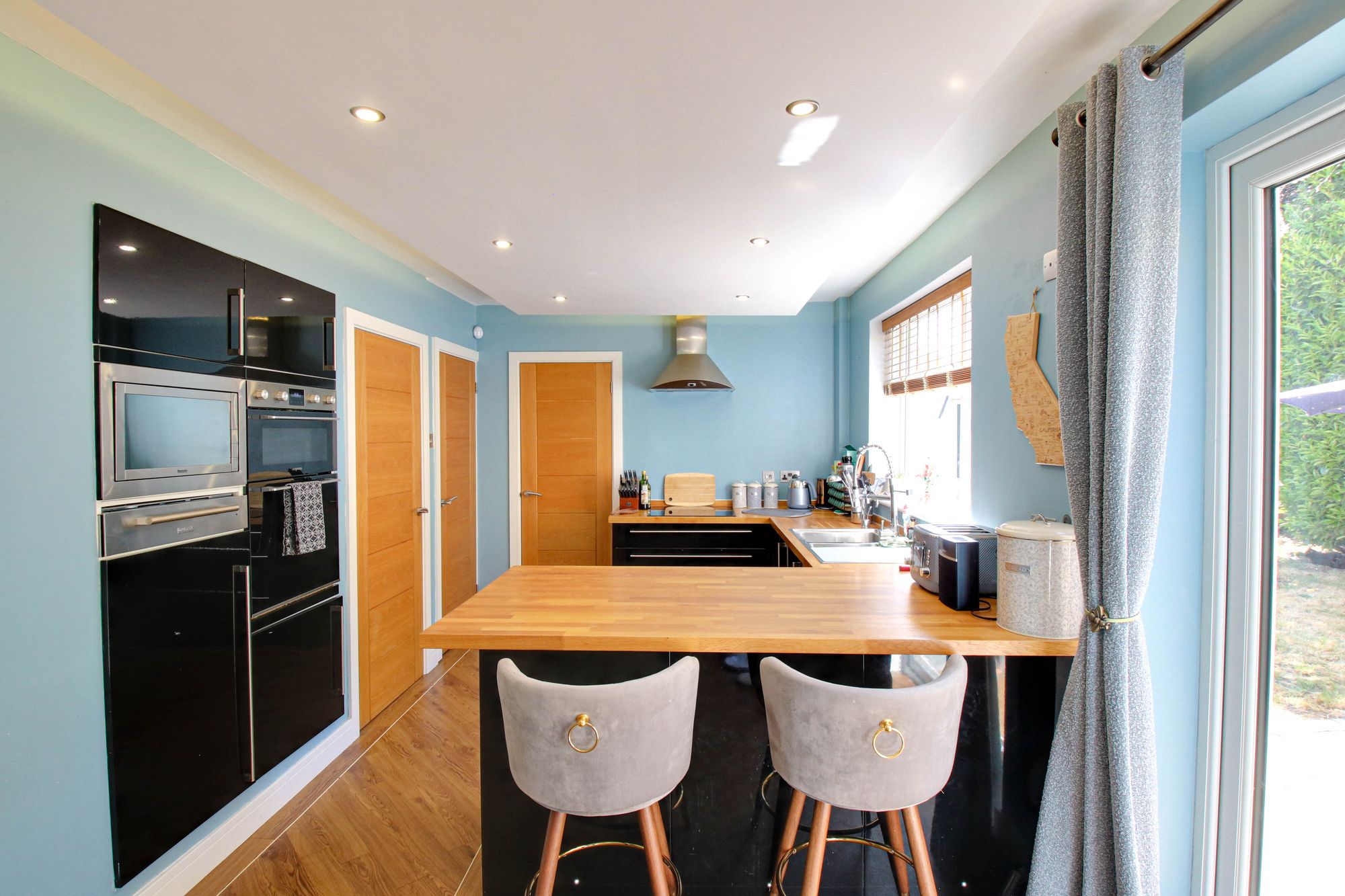 3 bed semi-detached house for sale in Greenside Drive, Manchester  - Property Image 8