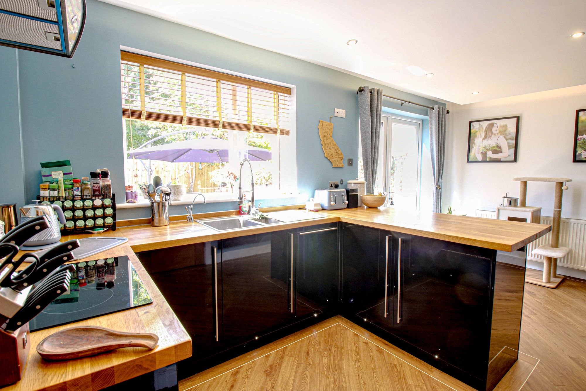 3 bed semi-detached house for sale in Greenside Drive, Manchester  - Property Image 4