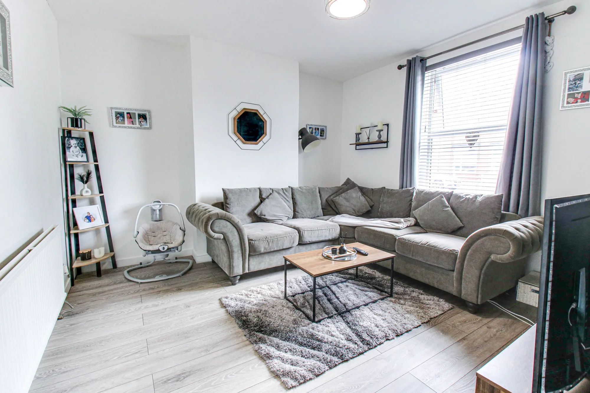 3 bed terraced house for sale in Liverpool Road, Manchester  - Property Image 3