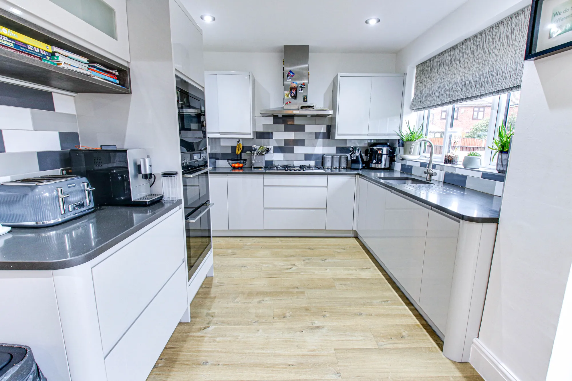 4 bed semi-detached house for sale in Brentwood Avenue, Manchester  - Property Image 4
