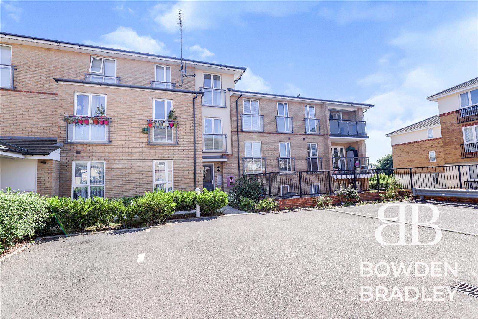 2 bed flat for sale in Champness Road, Barking  - Property Image 7