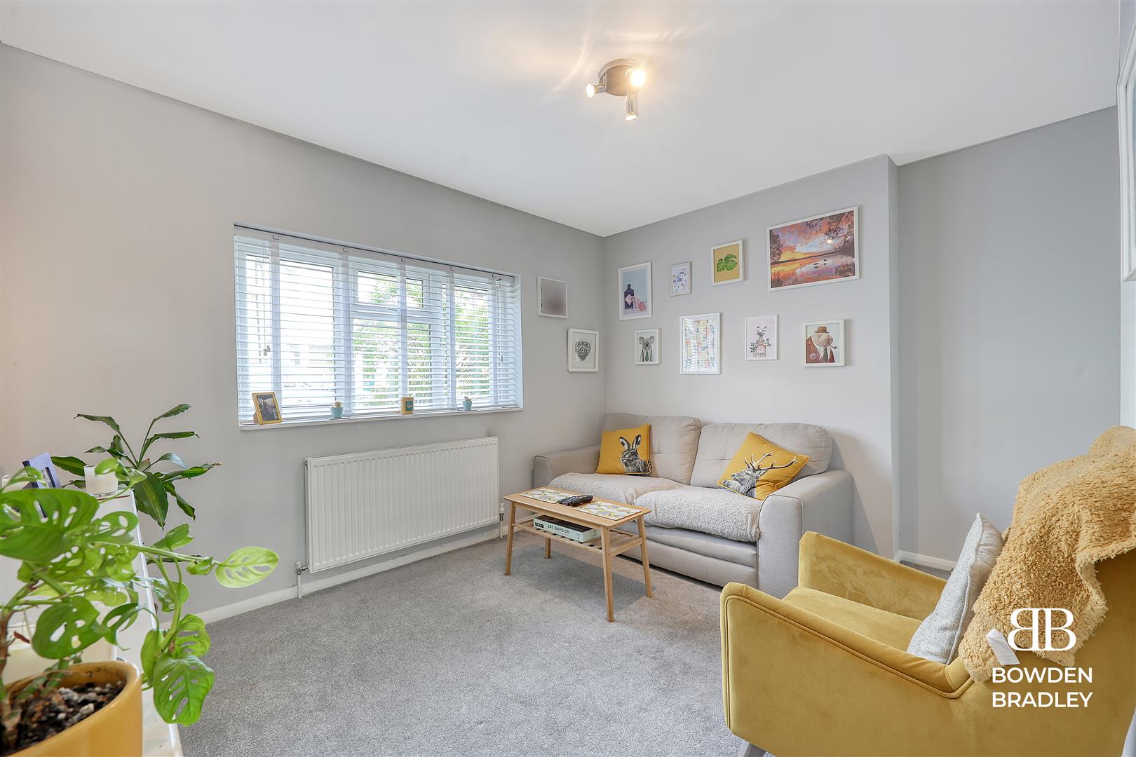 2 bed flat for sale in Prospect Road, Woodford Green  - Property Image 1