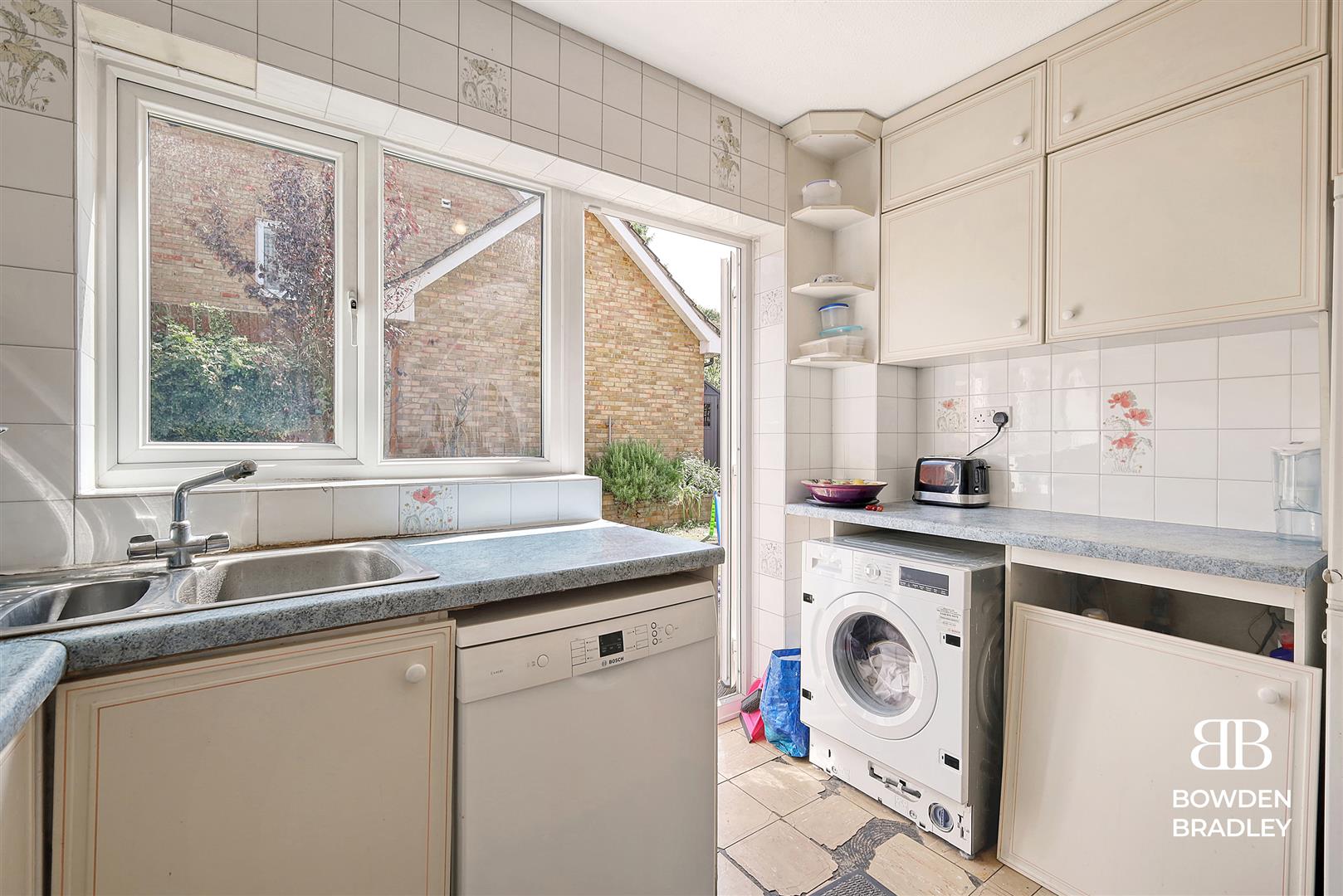 4 bed end of terrace house for sale in Roding Lane South, Redbridge  - Property Image 10