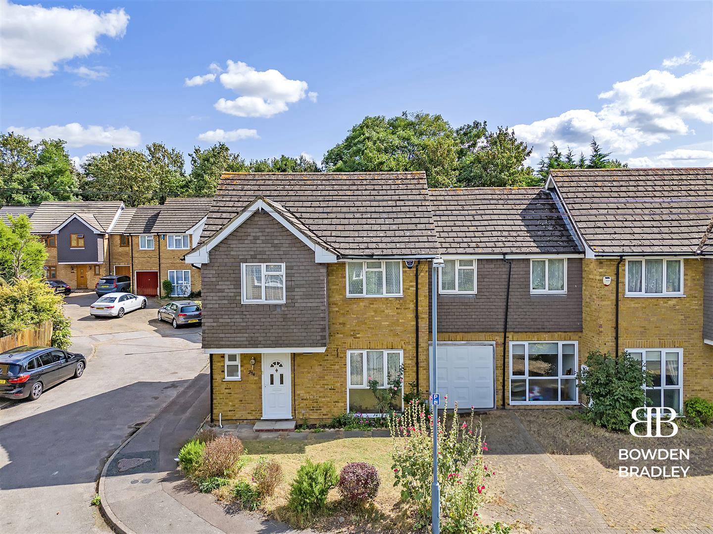 4 bed end of terrace house for sale in Roding Lane South, Redbridge  - Property Image 1