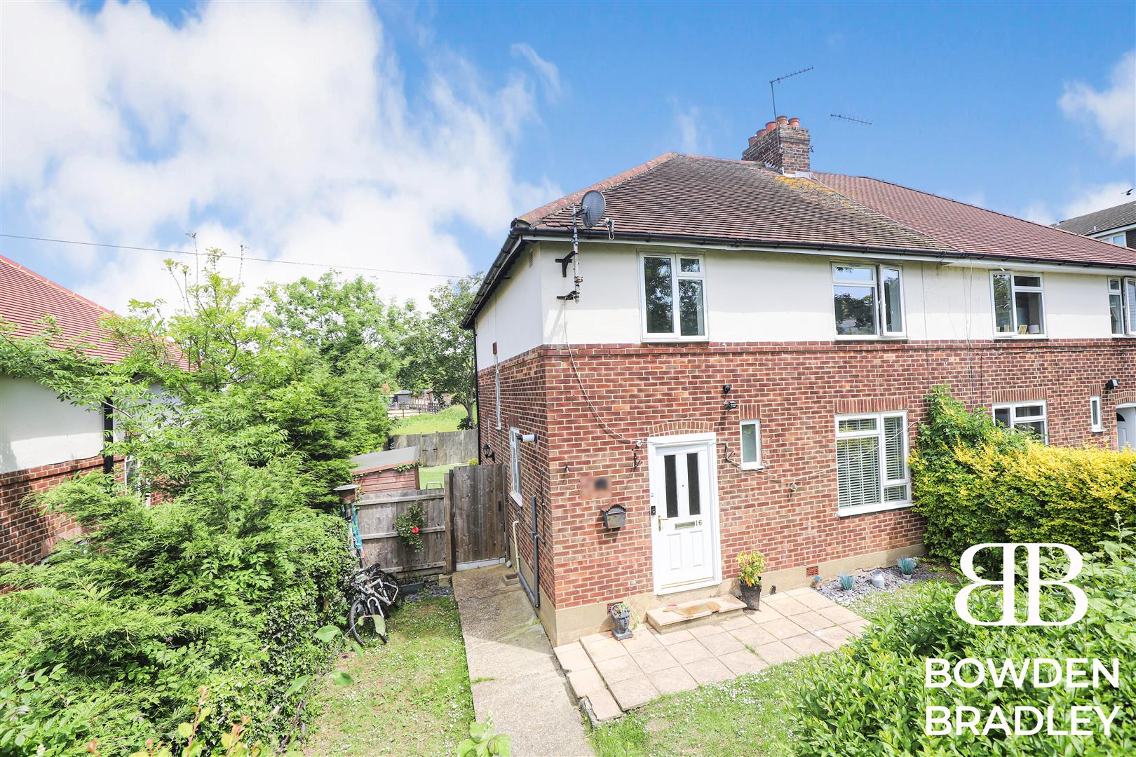 4 bed semidetached house for sale in Gravel Close, Chigwell, IG7 (ref