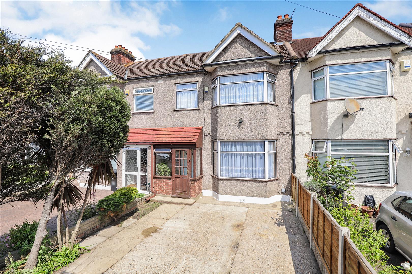 3 bed terraced house for sale in Fremantle Road, Barkingside  - Property Image 1